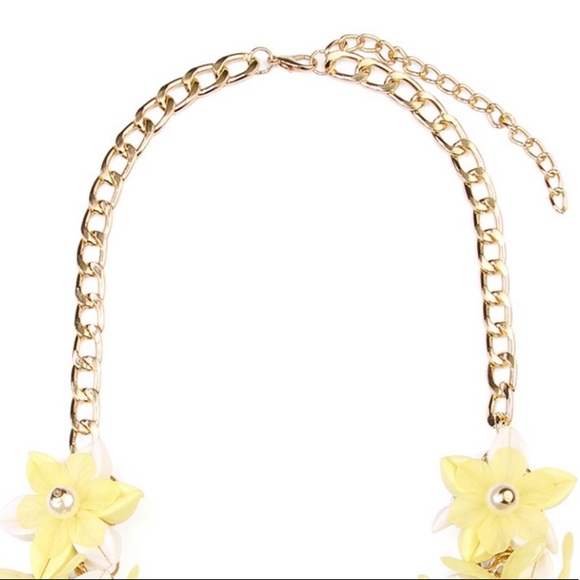 Brand New Yellow Floral & Faux Pearl Necklace - Picture 4 of 4